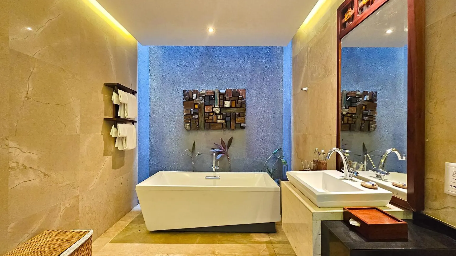 Seminyak Icon - By Karaniya Experience - Chse Certified Villa Seminyak (Bali)